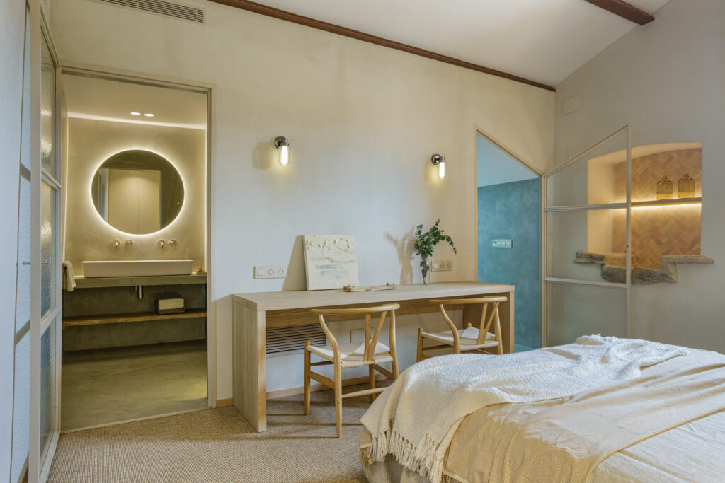 Habitación de Can Riera en Banyoles por Norden Interiorisme