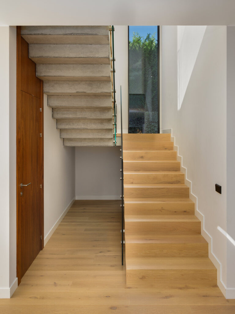 Interior casa mir por grup de palol