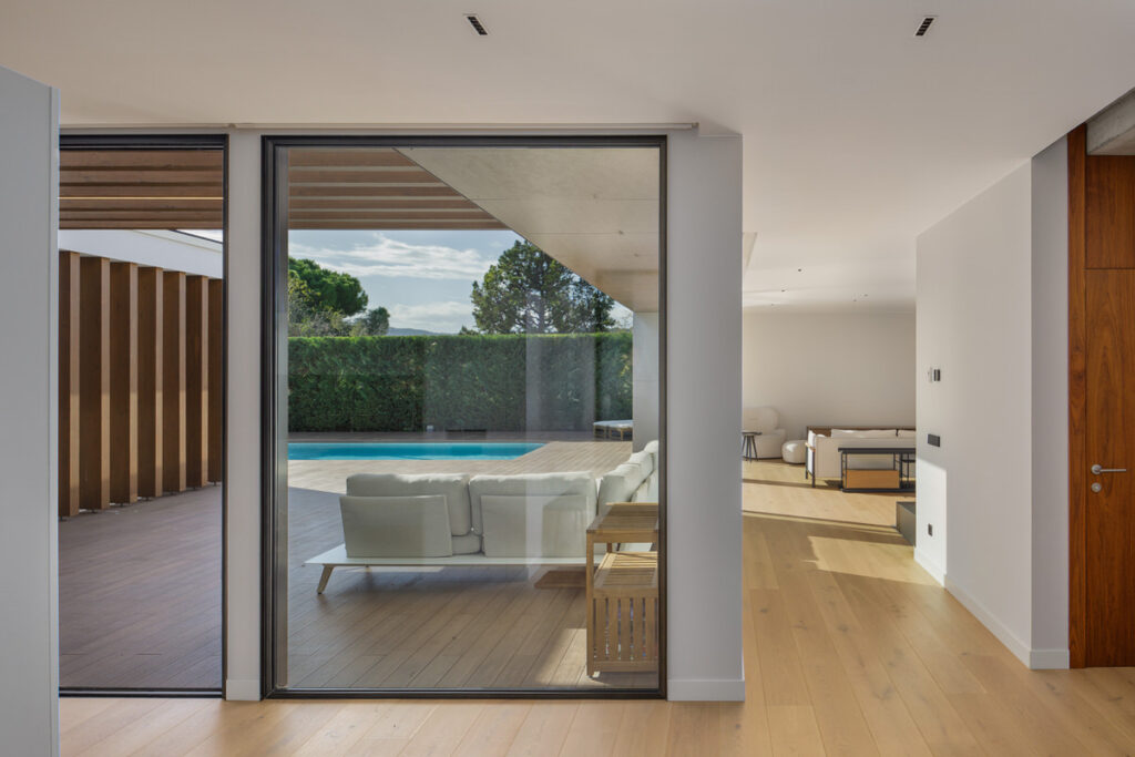 Interior casa mir por grup de palol