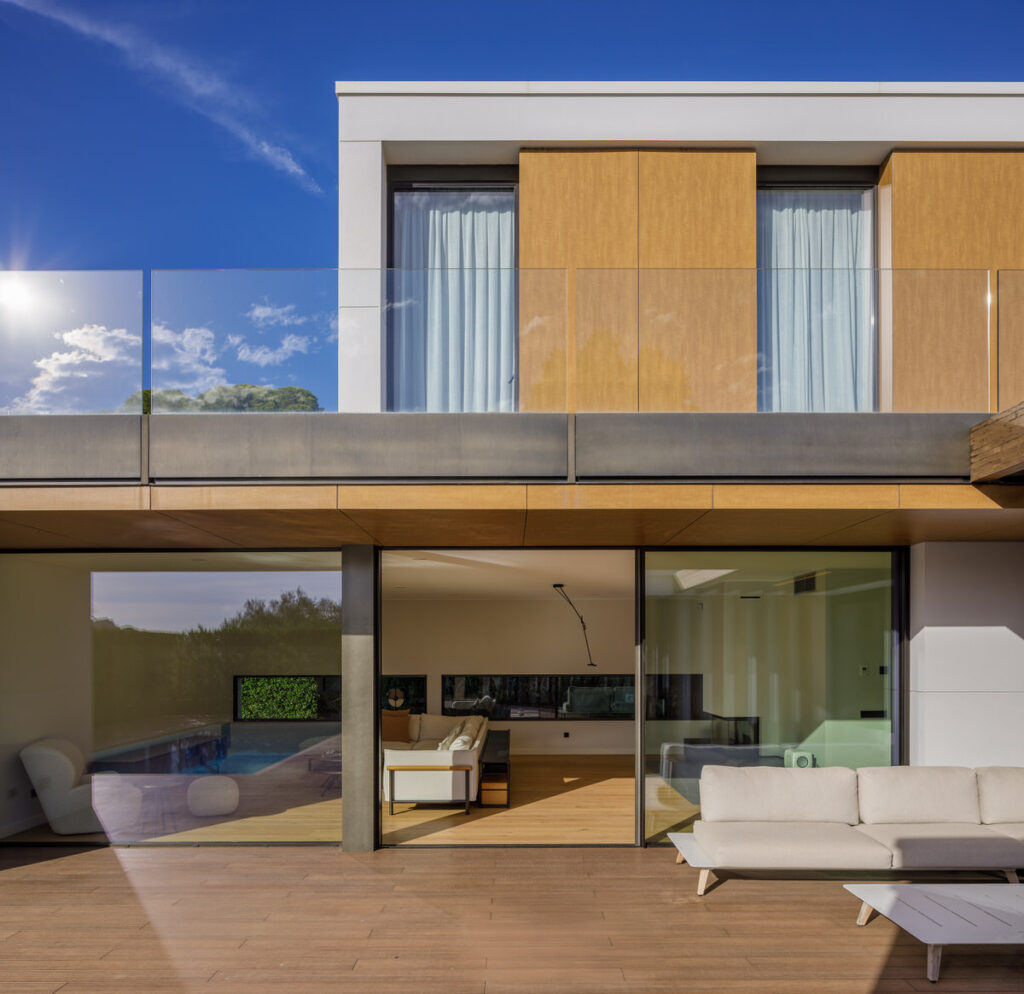 Exterior casa mir por grup de palol