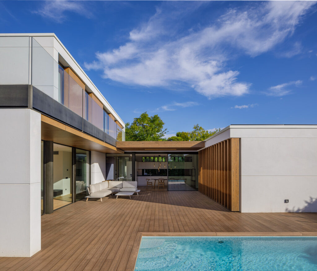 Exterior casa mir por grup de palol