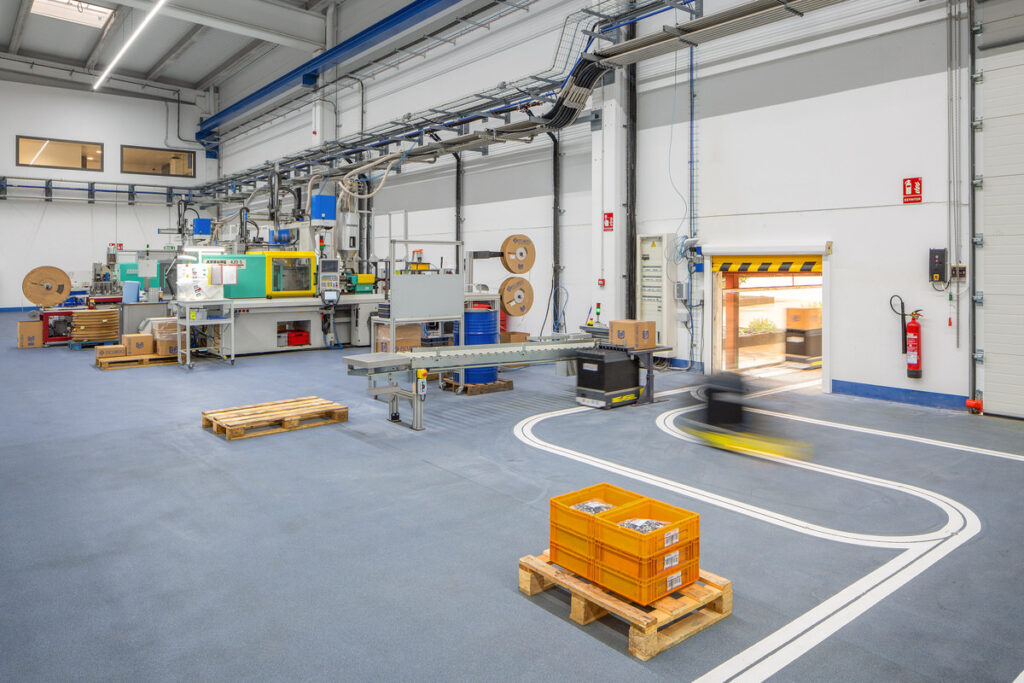 Interior logistica fabrica Escubedo