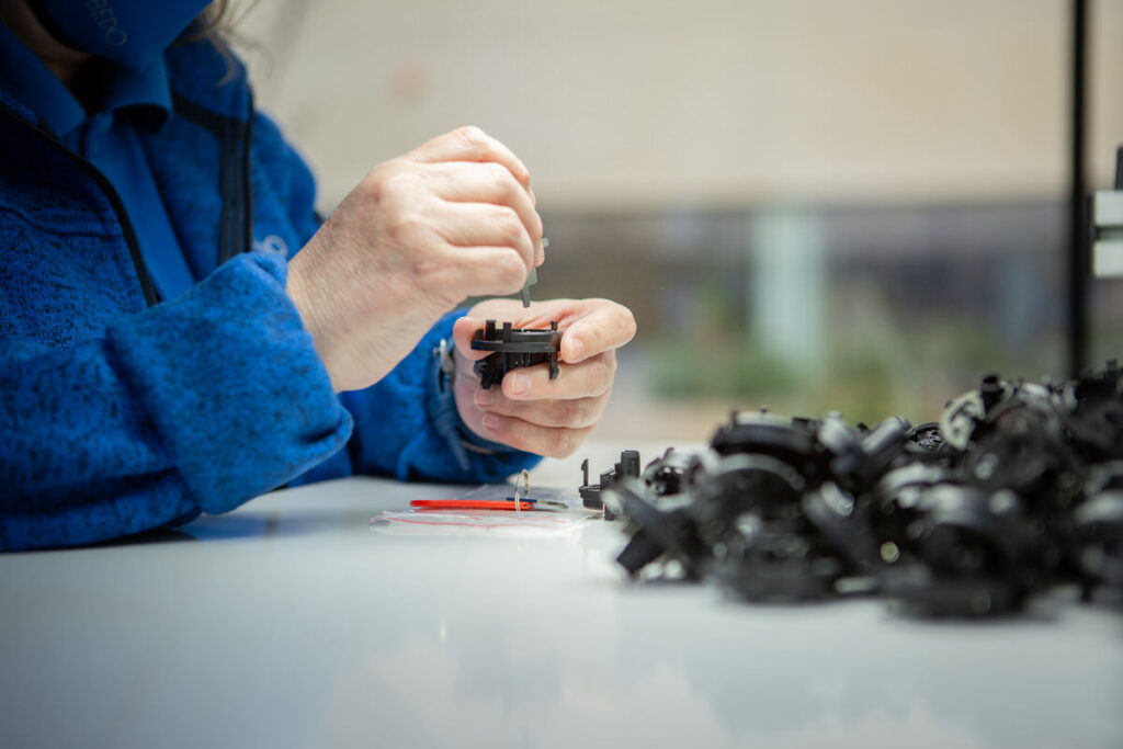 Manipulación matriz fabrica Escubedo