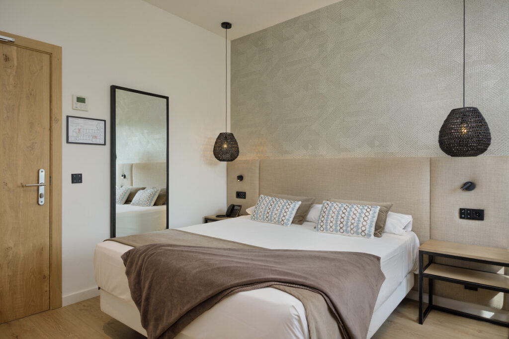 Habitación hotel costabella en Girona