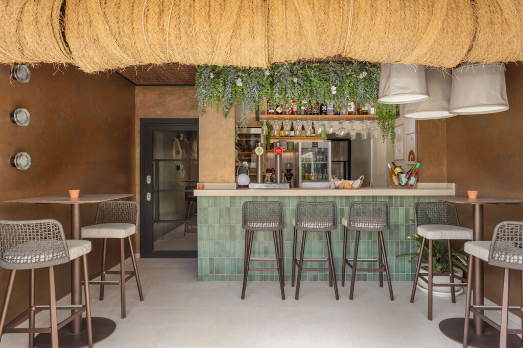 Bar piscina del Hotel Marconia en l'Estartit