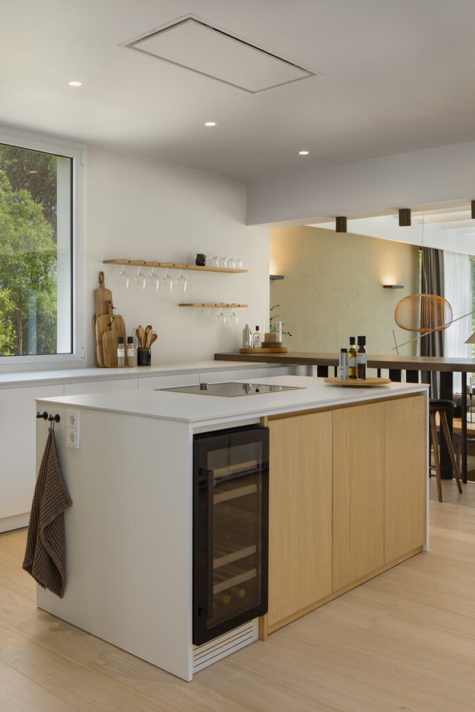 Cocina de la Casa Golf por Norden Interiorisme